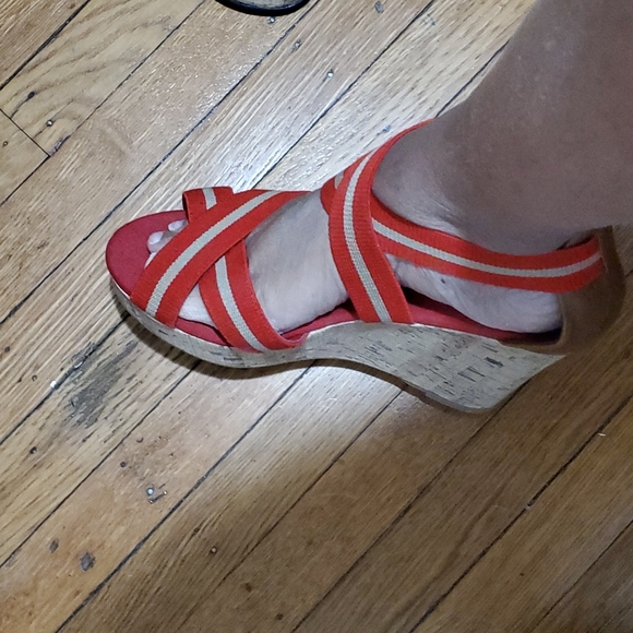 Target brand Merona red & cream ladies wedge sandal, size 11 - Picture 8 of 8